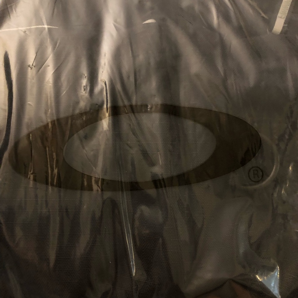 New OAKLEY 50L Cordura Crestible Blackout Duffle Bag Backpack - Picture 5 of 7